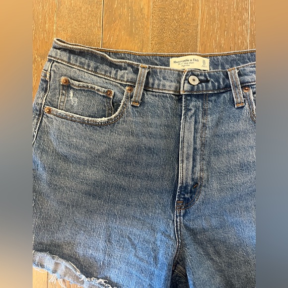 Abercrombie 4” High Rise Mom Shorts - Picture 4 of 7